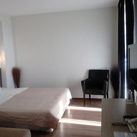 Prenociste Konstantin 2008 Hotel Ni Cameră foto