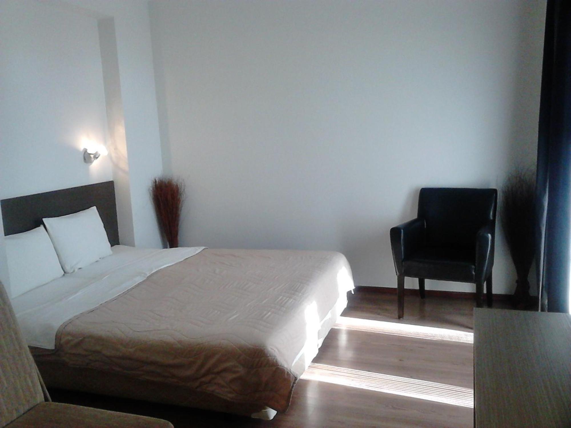 Prenociste Konstantin 2008 Hotel Ni Cameră foto