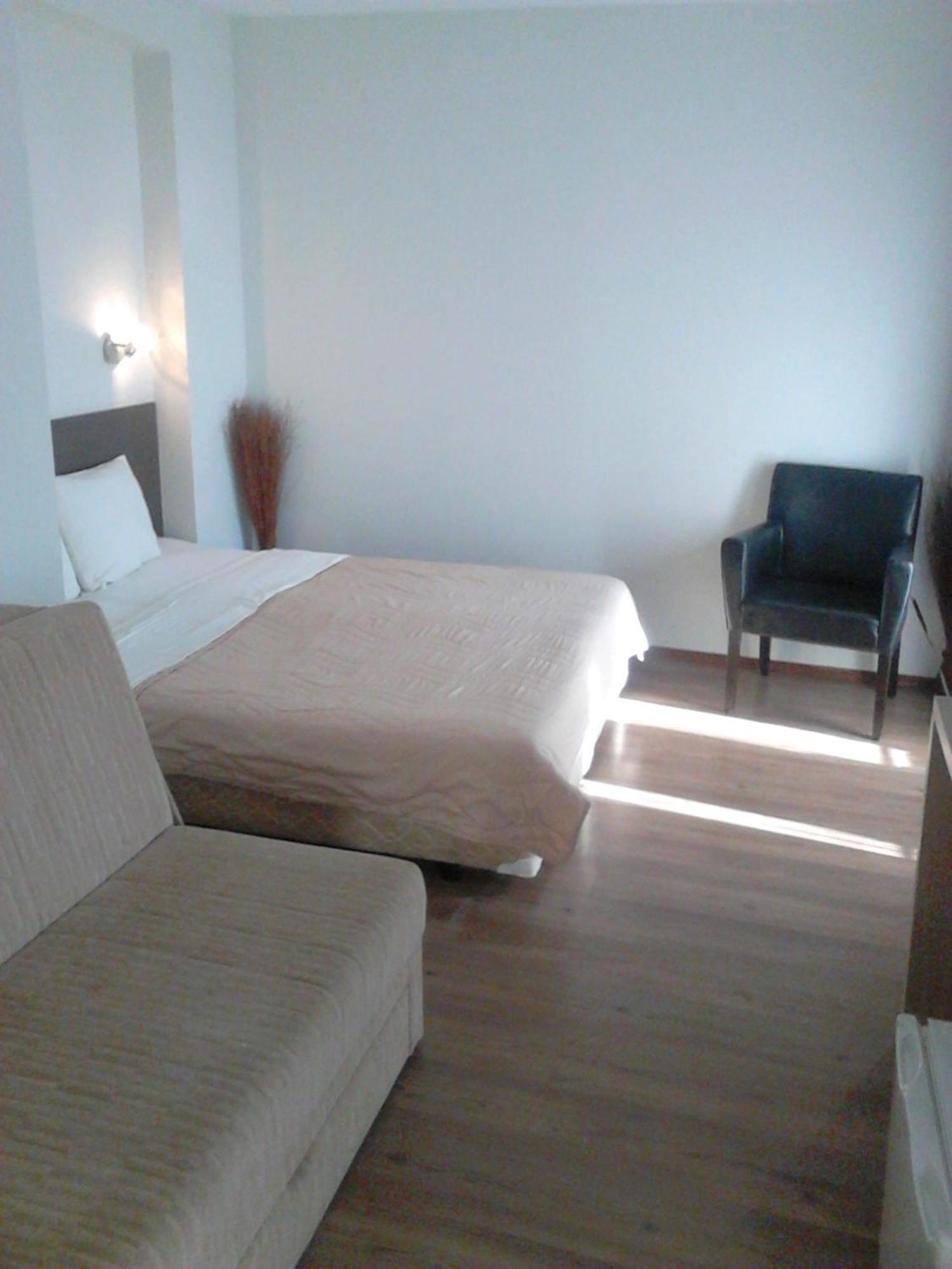 Prenociste Konstantin 2008 Hotel Ni Cameră foto