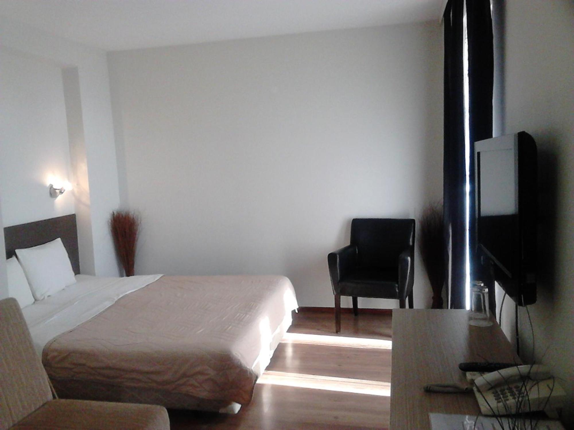 Prenociste Konstantin 2008 Hotel Ni Cameră foto